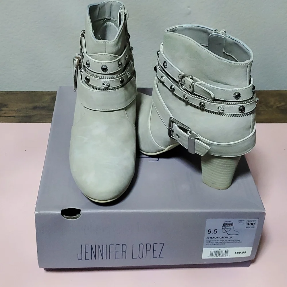 Jennifer Lopez JL Veronica Booties US 9.5Chalk/ Light Gray Studs/Zipper Decor - Picture 2 of 3